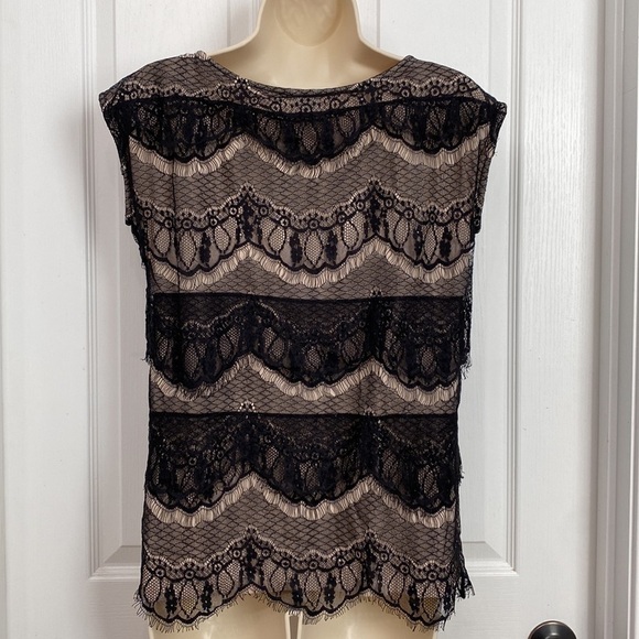 Ann Taylor Black Scalloped Lace Top With Tan Underlay Women’s Size XS - Picture 8 of 14